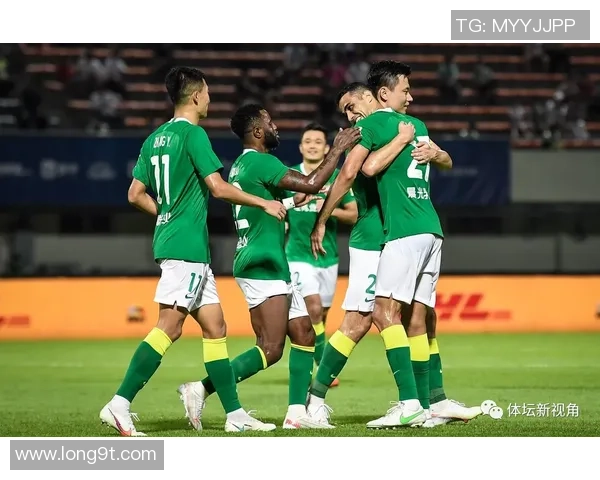 重庆足球队强势领跑联赛积分榜98分稳居第一名争冠形势大好