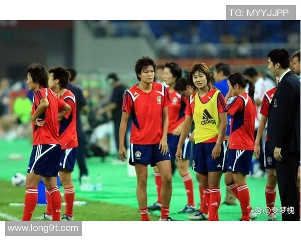 足球明星背后的默默奉献者她们的故事与生活揭秘